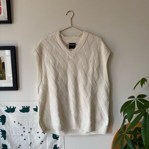 Abercrombie & Fitch White Sweater Vest